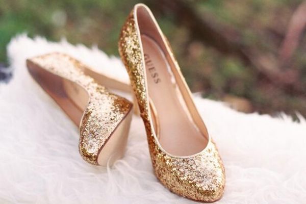 Színes menyasszonyi cipő